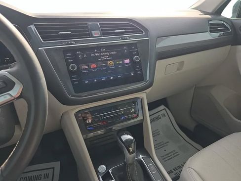 Used 2022 Volkswagen Tiguan SE image 22