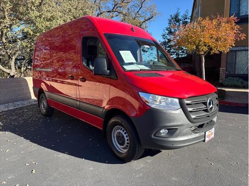 Used 2024 Mercedes-Benz Sprinter 2500 image 5