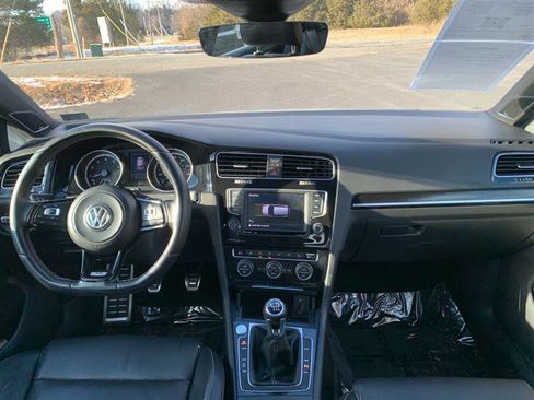 Used 2017 Volkswagen Golf 4-Door image 17