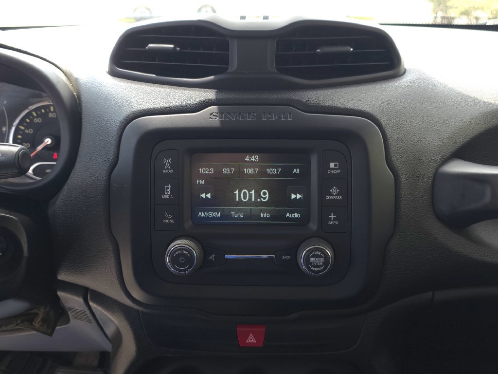 Used 2016 Jeep Renegade Latitude FWD image 23