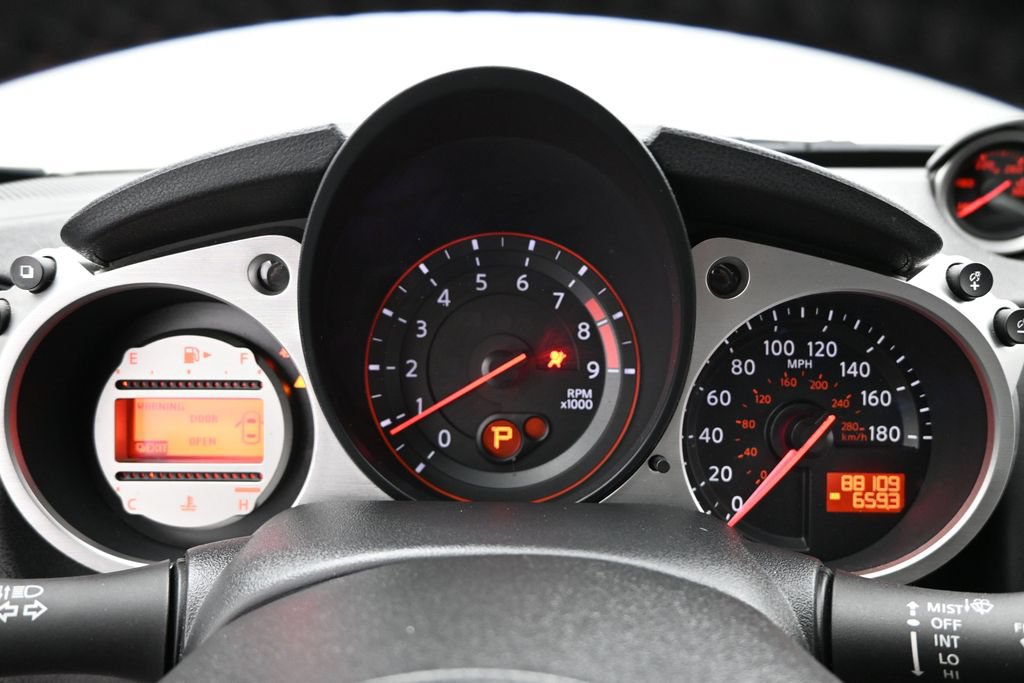 Used 2010 Nissan 370Z Touring RWD image 11