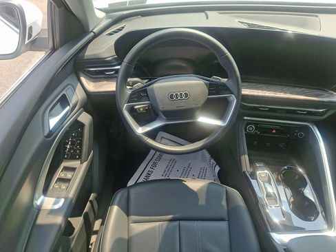 Used 2025 Audi Q5 Premium w/ Convenience Package AWD/4WD image 11
