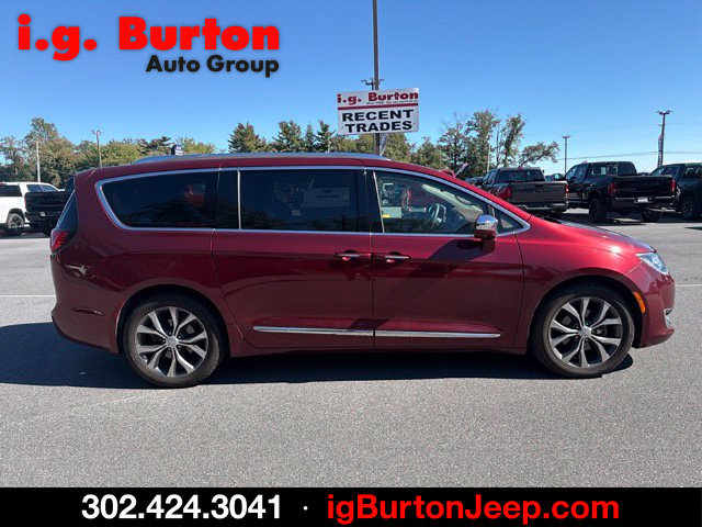 Used 2018 Chrysler Pacifica Limited w/ Tire & Wheel Group FWD image 3