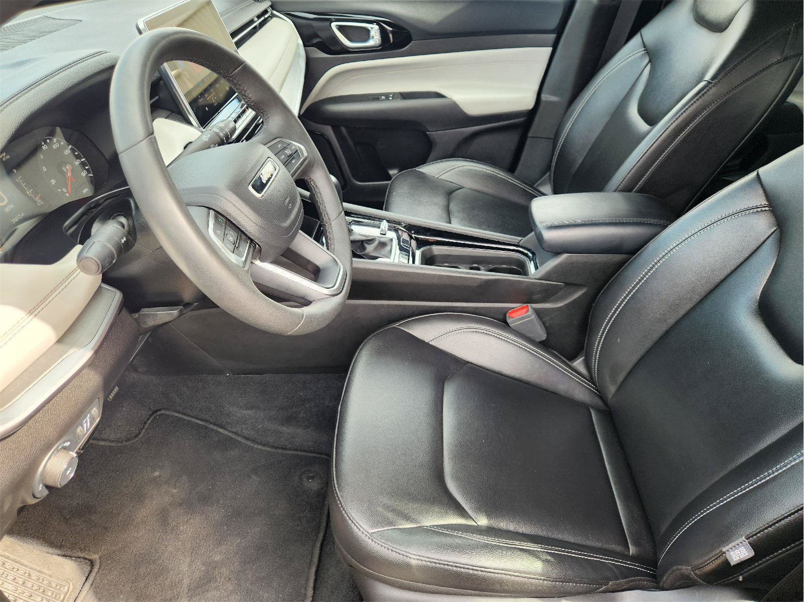 Used 2025 Jeep Compass Limited AWD/4WD image 13