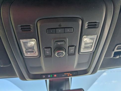 Used 2022 Chevrolet Suburban LT w/ Luxury Package AWD/4WD image 23