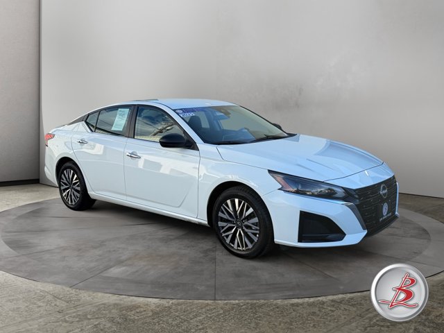 Used 2025 Nissan Altima 2.5 SV AWD/4WD image 1