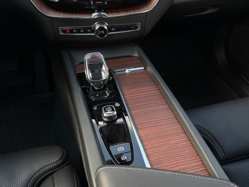 Certified 2024 Volvo XC60 B5 Ultimate image 17