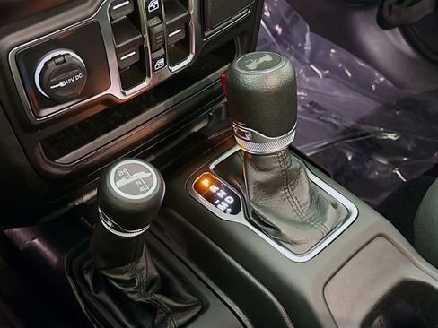 Used 2022 Jeep Wrangler Unlimited Sport image 17