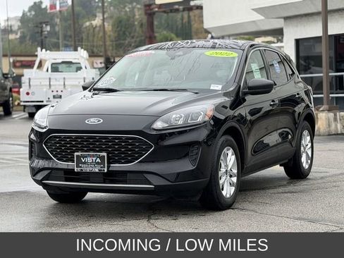 Used 2022 Ford Escape SE image 1