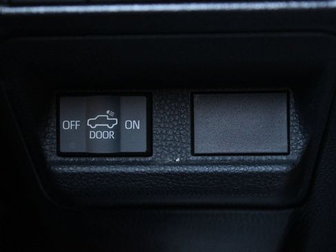 Used 2024 Toyota Tacoma SR5 AWD/4WD image 23