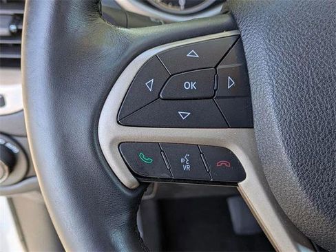 Certified 2017 Jeep Cherokee Latitude w/ Comfort/Convenience Group image 18