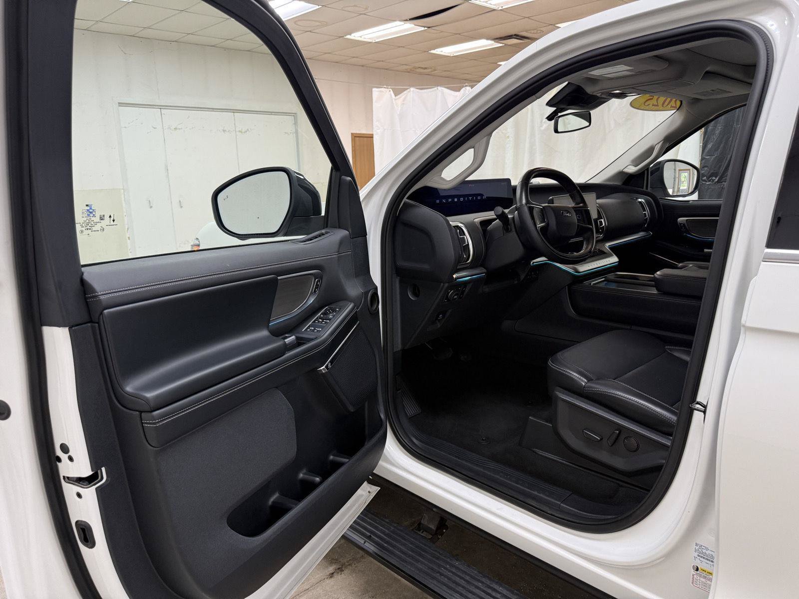 Used 2025 Ford Expedition Max Platinum AWD/4WD image 14