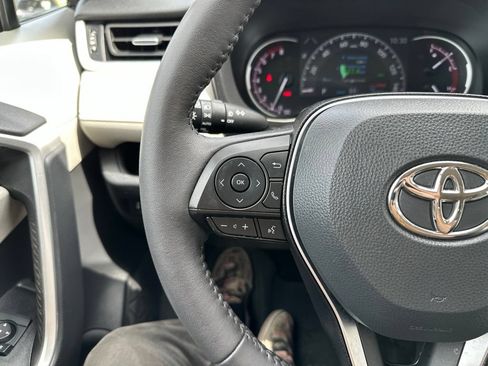 Used 2023 Toyota RAV4 XLE Premium AWD/4WD image 27