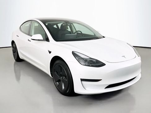 Used 2023 Tesla Model 3 Standard Range RWD image 4