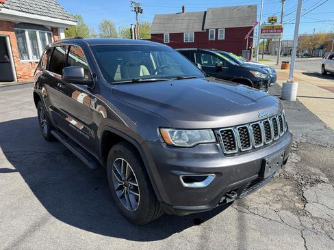 Used 2020 Jeep Grand Cherokee Laredo w/ 18" Wheel & 8.4" Radio Group AWD/4WD image 3