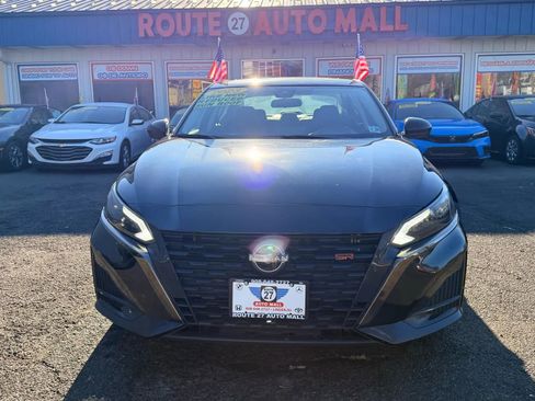 Used 2023 Nissan Altima 2.5 SR w/ SR Premium Package image 3