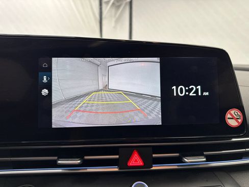 Used 2025 Hyundai Elantra SEL FWD image 28