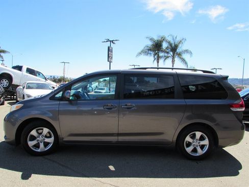 Used 2012 Toyota Sienna LE FWD image 4