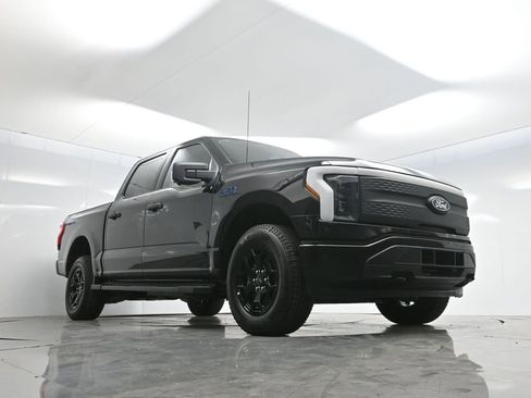 Used 2025 Ford F150 Lightning XLT image 49