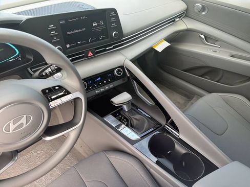 New 2026 Hyundai Elantra Hybrid FWD image 28