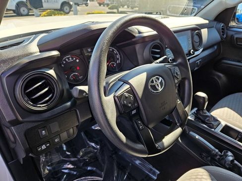 Used 2022 Toyota Tacoma SR AWD/4WD image 18