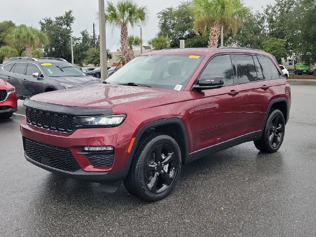 Used 2023 Jeep Grand Cherokee Limited w/ Black Appearance Package AWD/4WD image 2