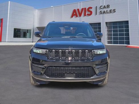 Used 2025 Jeep Grand Cherokee Altitude AWD/4WD image 2