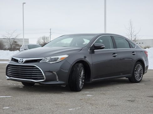 Used 2016 Toyota Avalon Limited image 15
