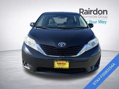 Used 2015 Toyota Sienna LE FWD image 2