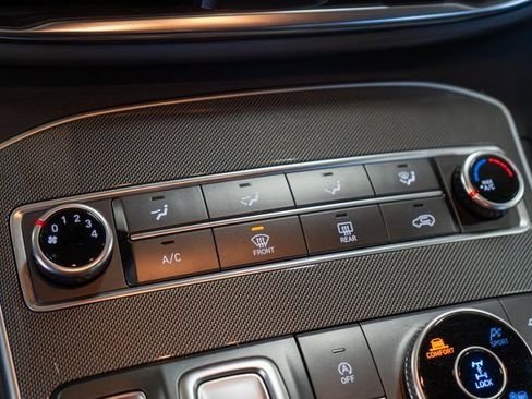 Used 2022 Hyundai Santa Fe SEL image 33