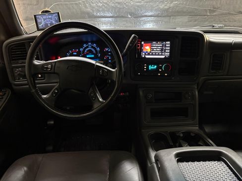 Used 2005 Chevrolet Silverado 2500 LT w/ Heavy-Duty Power Package AWD/4WD image 10