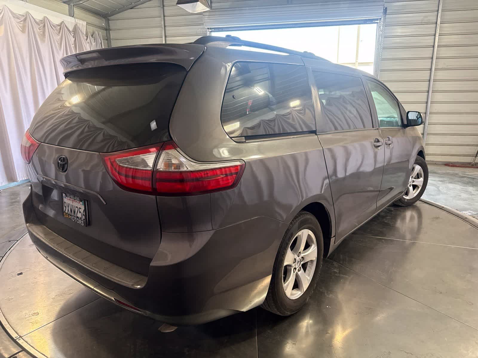Used 2016 Toyota Sienna LE FWD image 5