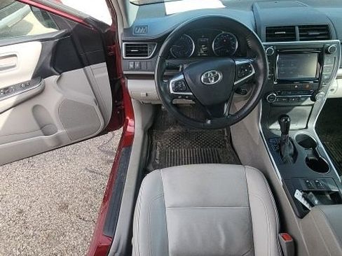 Used 2016 Toyota Camry XLE w/ Moonroof Package image 9