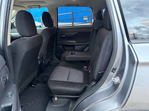 Used 2017 Mitsubishi Outlander SE image 13