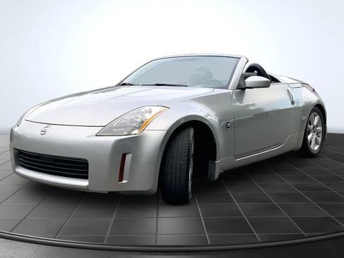 Used 2004 Nissan 350Z Touring RWD image 4