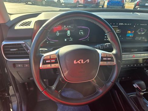 Used 2025 Kia Telluride S image 17