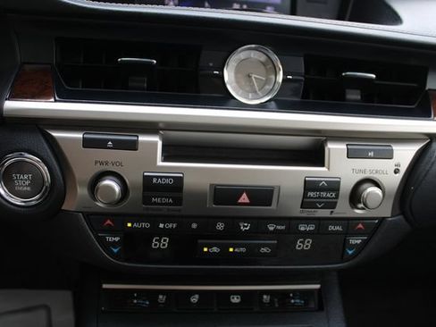 Used 2014 Lexus ES 350 w/ Luxury Package FWD image 19