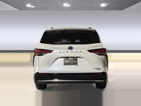 Used 2024 Toyota Sienna Platinum image 10