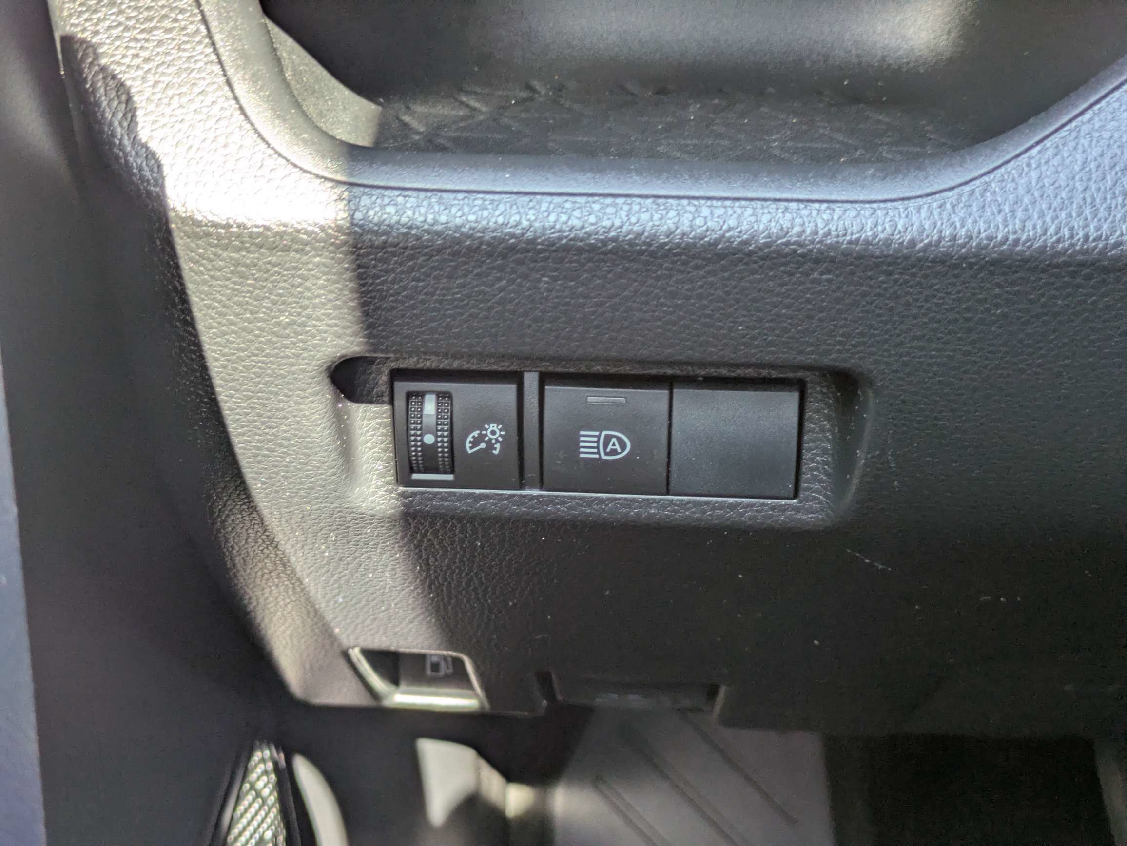 Used 2019 Toyota RAV4 LE w/ Protection Package AWD/4WD image 33