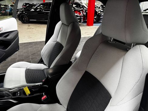 Used 2019 Toyota Corolla SE image 32