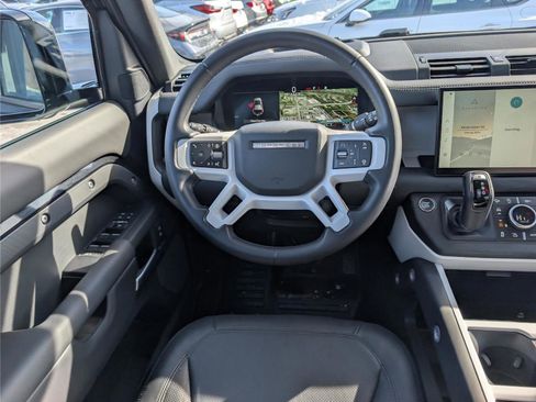 Used 2025 Land Rover Defender 110 X-Dynamic SE image 16