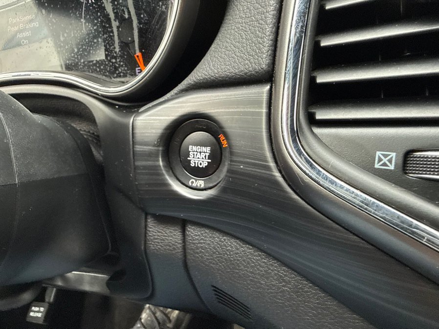 Used 2019 Jeep Grand Cherokee Laredo AWD/4WD image 17