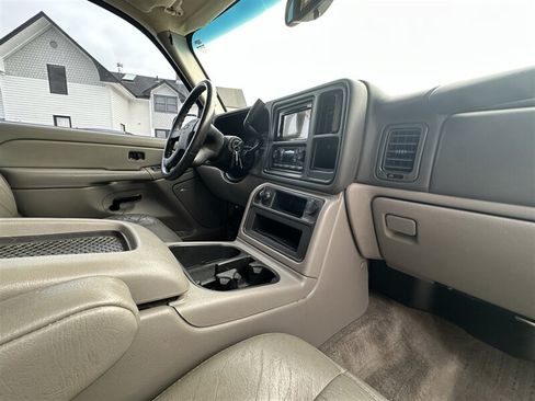 Used 2005 Chevrolet Tahoe LS w/ Preferred Equipment Group AWD/4WD image 6