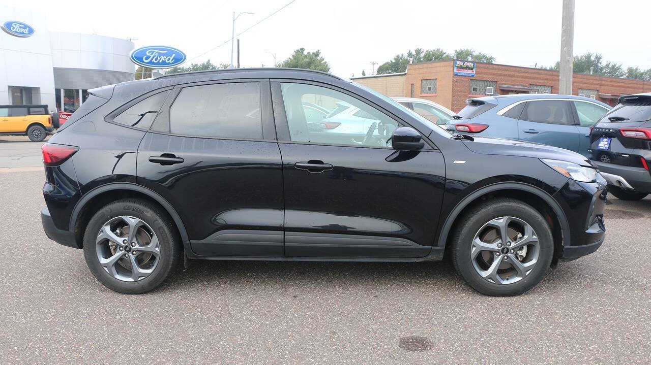 Used 2025 Ford Escape ST-Line Select AWD/4WD image 3