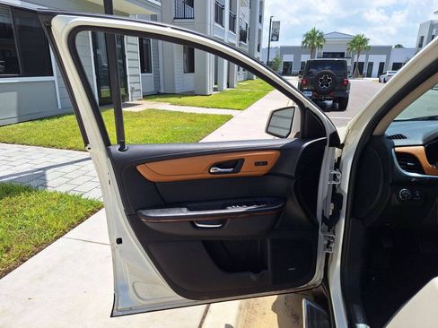 Used 2014 Chevrolet Traverse LTZ FWD image 17