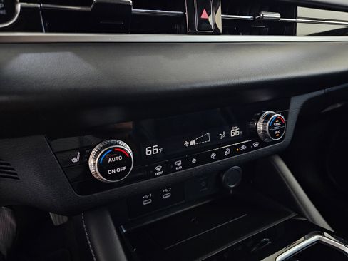 Used 2025 Mitsubishi Outlander SE AWD/4WD image 37