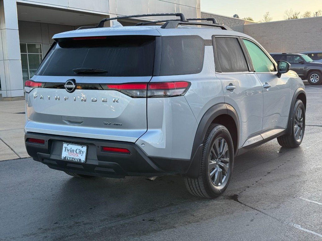 Used 2022 Nissan Pathfinder SV AWD/4WD image 3