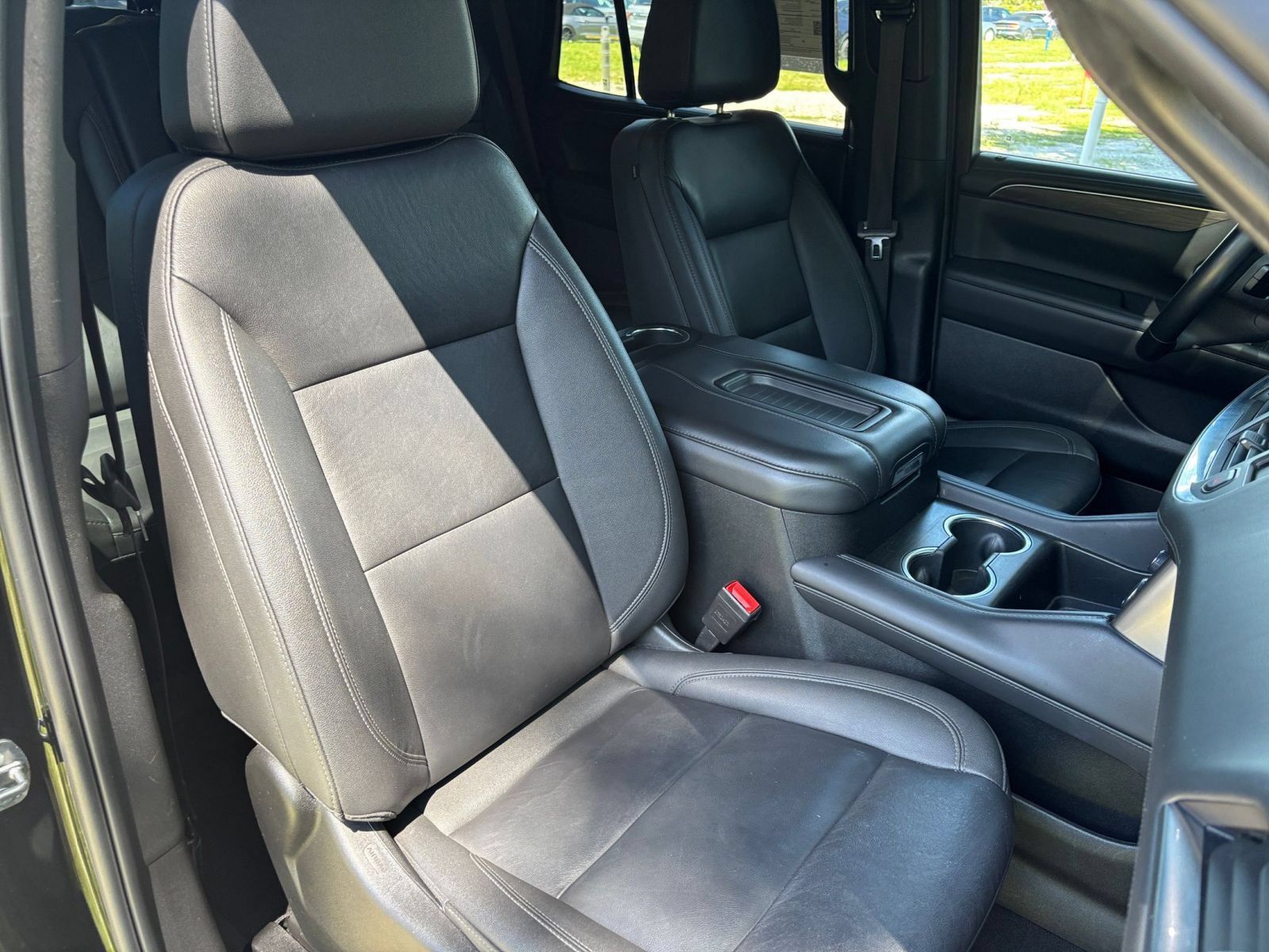 Used 2024 Chevrolet Tahoe LT w/ Luxury Package RWD image 40