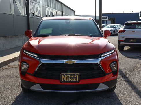 Used 2025 Chevrolet Blazer LT FWD image 2