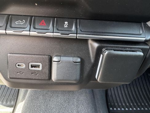 Used 2022 Chevrolet Silverado 1500 Custom AWD/4WD image 25